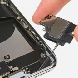 Почему не работает динамик iPhone 8?