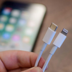 iPhone X не заряжается: основные причины
