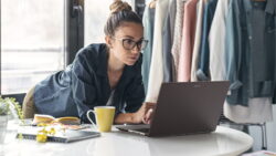 Ноутбук Acer Vero 16 на рабочем столе
