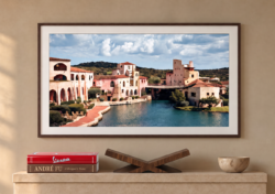 Телевизор Samsung с фотографией из коллекции Assouline Art Store